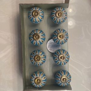 Decorative cabinet knobs pulls